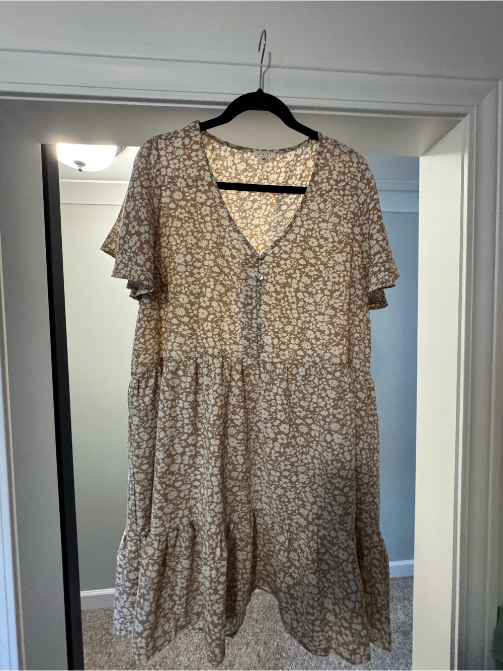 JODIFL Beige and White Floral Midi Dress